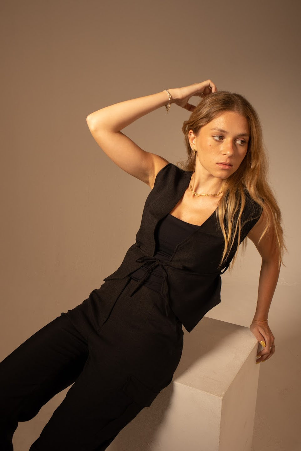 Black - Tied from front
